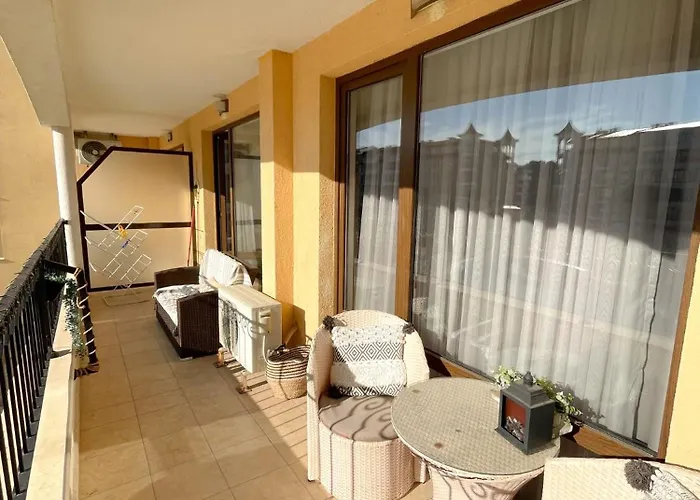 Royal Sun - Vaio - 1br With Balcony - Pool View *